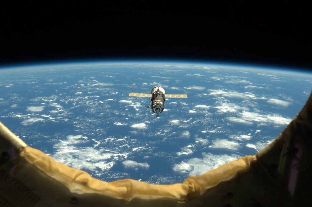 Progress M-18M im Anflug auf die ISS CR NASA Progress M-18M